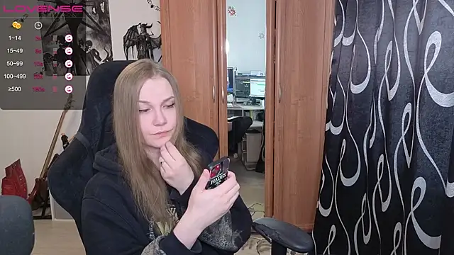 stellablondy online show from 13, 4, 2026