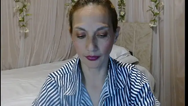 italagomez  online show from 28, 2, 2025