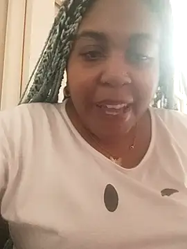 Snapshot of ELLA_KELLY chatting on 4, 3, 2025 ELLA KELLY online show from 4, 3, 2025