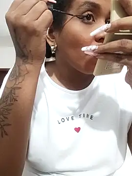 Snapshot of ELLA_KELLY chatting on 8, 11, 2025 ELLA KELLY online show from 8, 11, 2025