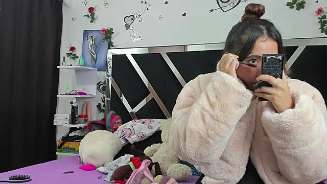 Snapshot of 1lovelygirls chatting on 22, 1, 2025 1lovelygirls online show from 22, 1, 2025