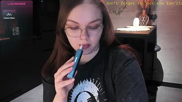 EvaBae online show from 5, 1, 2025