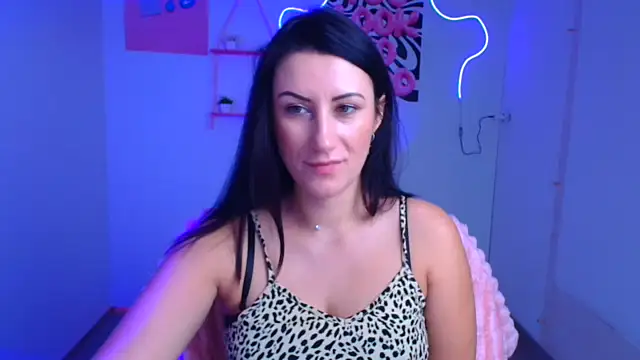 Loren Moa online show from 2, 11, 2025