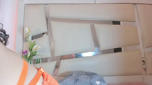 chrystal js online show from 7, 2, 2025