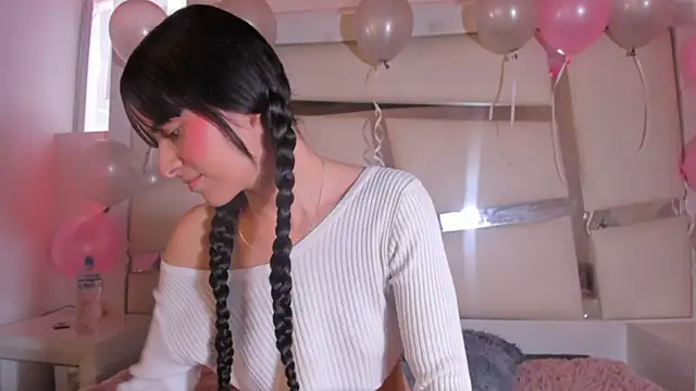 chrystal js online show from 15, 10, 2025