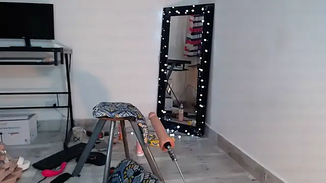 Amelie hills02 online show from 26, 1, 2025