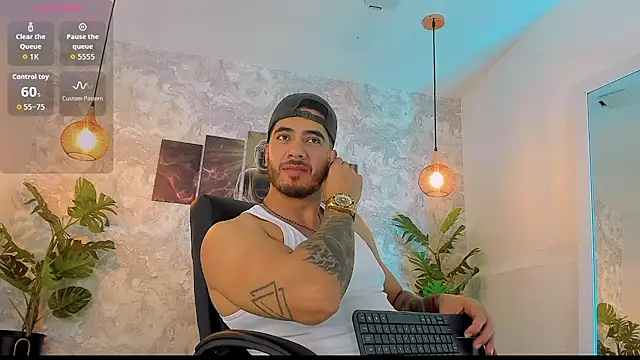 Snapshot of Nate_franco chatting on 4, 6, 2026 Nate franco online show from 4, 6, 2026