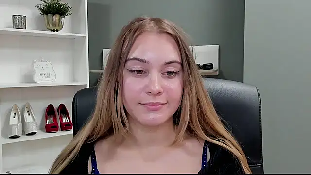 Snapshot of kitty_valeria chatting on 12, 10, 2025 kitty valeria online show from 12, 10, 2025