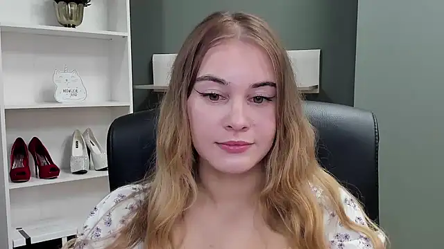 Snapshot of kitty_valeria chatting on 6, 11, 2025 kitty valeria online show from 6, 11, 2025