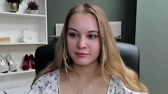 Snapshot of kitty_valeria chatting on 14, 12, 2025 kitty valeria online show from 14, 12, 2025