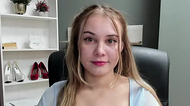 Snapshot of kitty_valeria chatting on 18, 12, 2025 kitty valeria online show from 18, 12, 2025