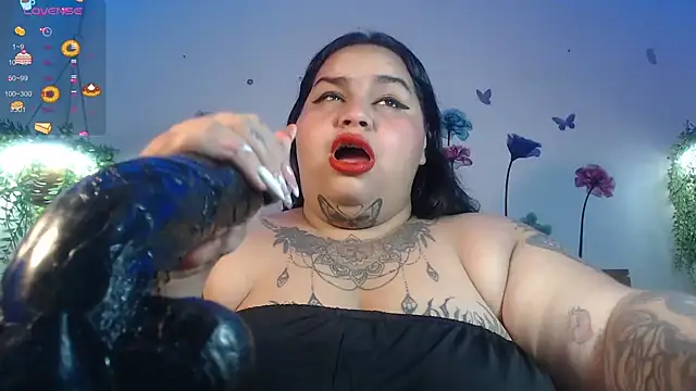 Snapshot of VeronikCuhubby chatting on 4, 12, 2024 VeronikCuhubby online show from 4, 12, 2024