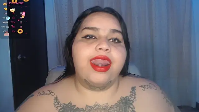 Snapshot of VeronikCuhubby chatting on 6, 12, 2024 VeronikCuhubby online show from 6, 12, 2024