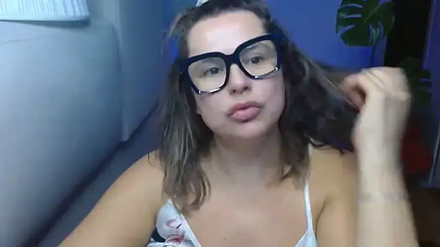 Snapshot of teaseDiana chatting on 10, 10, 2025 teaseDiana online show from 10, 10, 2025