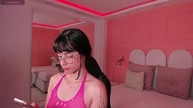 emilly williams  online show from 9, 12, 2024