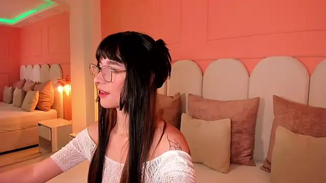 emilly williams  online show from 17, 3, 2025