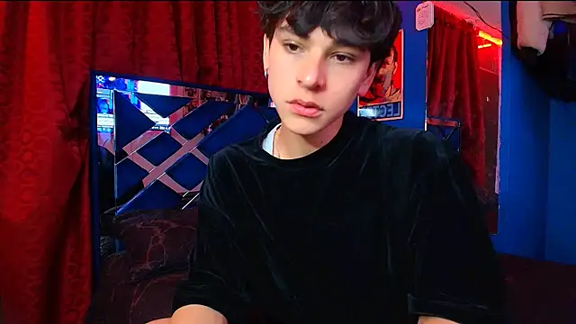 Snapshot of Luke_Howland chatting on 4, 11, 2025 Luke Howland online show from 4, 11, 2025