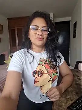 Thaliacooper  online show from 11, 9, 2025