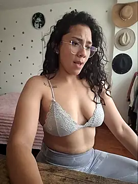 Thaliacooper  online show from 18, 12, 2025