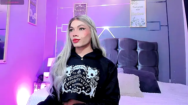 Snapshot of Megan_Do_Santos chatting on 8, 11, 2025 Megan Do Santos online show from 8, 11, 2025