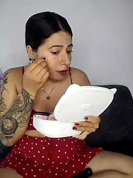 Snapshot of caro_sweett chatting on 5, 12, 2024 caro sweett online show from 5, 12, 2024