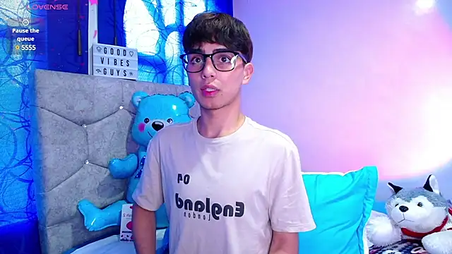 OwenBluee online show from 4, 12, 2024