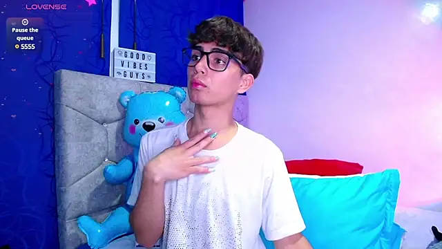 OwenBluee online show from 7, 12, 2024