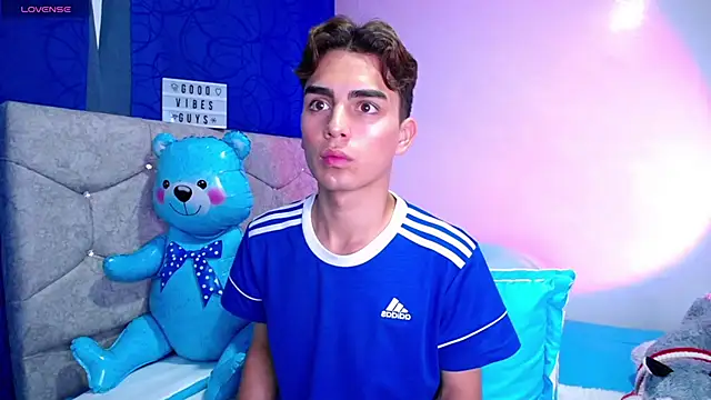 OwenBluee online show from 26, 2, 2025