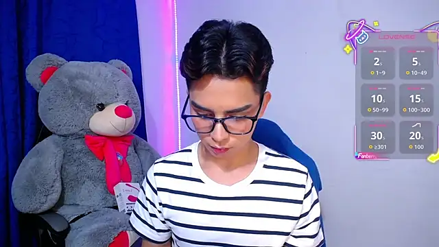Snapshot of OwenBluee chatting on 23, 4, 2026 OwenBluee online show from 23, 4, 2026