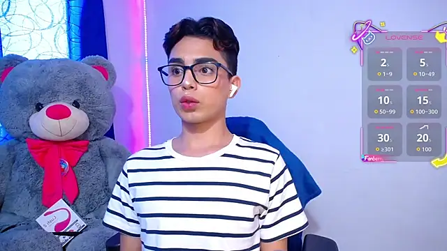 Snapshot of OwenBluee chatting on 23, 4, 2026 OwenBluee online show from 23, 4, 2026