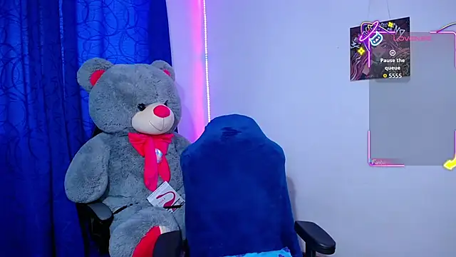 Snapshot of OwenBluee chatting on 26, 4, 2026 OwenBluee online show from 26, 4, 2026