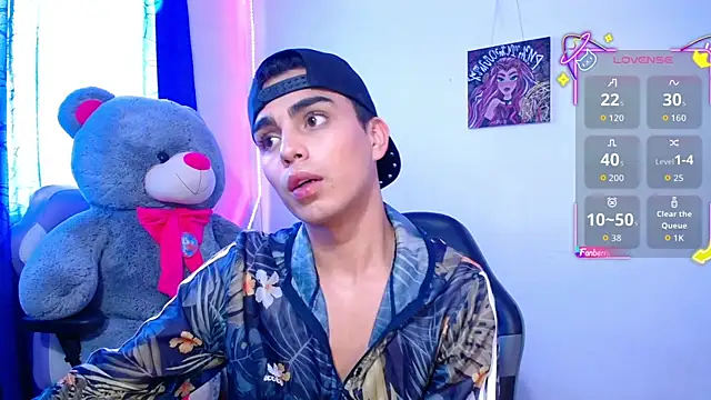 Snapshot of OwenBluee chatting on 4, 5, 2026 OwenBluee online show from 4, 5, 2026