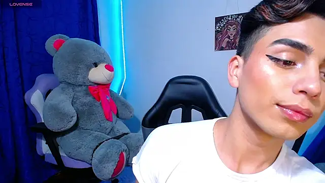 Snapshot of OwenBluee chatting on 28, 5, 2026 OwenBluee online show from 28, 5, 2026
