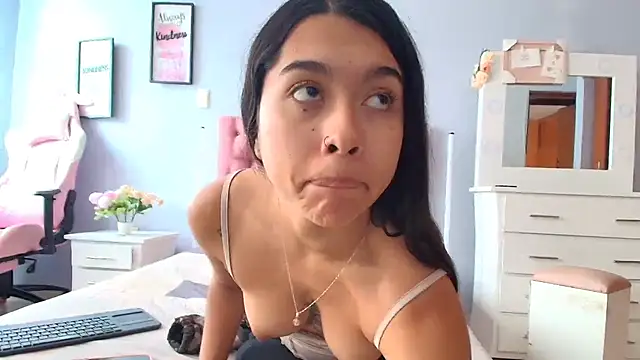 SweetLatiin  online show from 11, 1, 2025