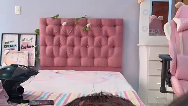 SweetLatiin  online show from 27, 2, 2025