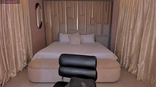 MariaHerrera  online show from 15, 12, 2025