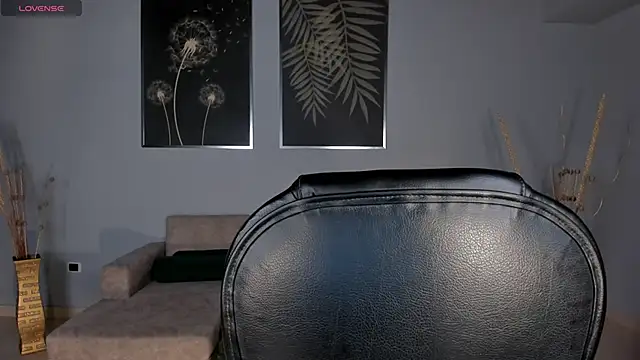 Snapshot of KatieStonne chatting on 28, 10, 2025 KatieStonne online show from 28, 10, 2025