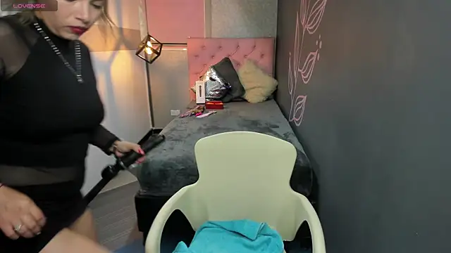 ArielleJones online show from 9, 1, 2025