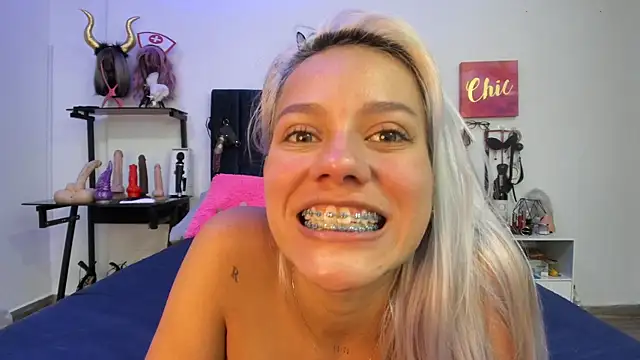 Snapshot of emmily_giraldo chatting on 10, 1, 2025 emmily giraldo online show from 10, 1, 2025