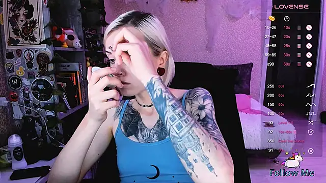 NaniMoore online show from 21, 10, 2025