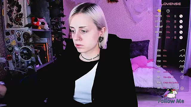 NaniMoore online show from 23, 10, 2025