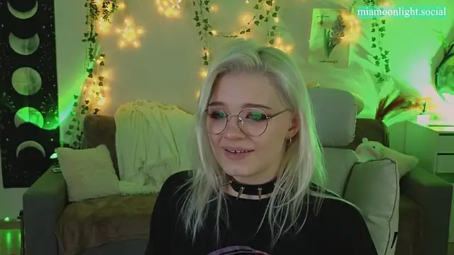 Snapshot of Moonlight_Mia chatting on 22, 1, 2025 Moonlight Mia online show from 22, 1, 2025