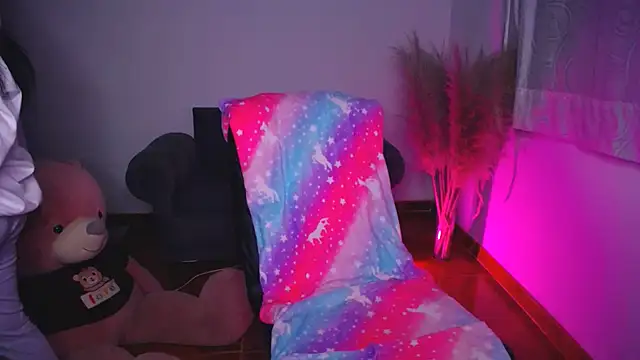 Alin Aly online show from 4, 11, 2025