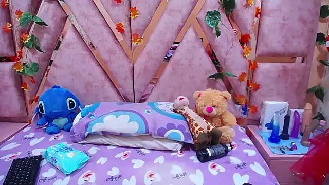 Snapshot of Emmily_Walker chatting on 18, 12, 2024 Emmily Walker online show from 18, 12, 2024