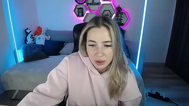 SabrinViolet online show from 2, 11, 2025