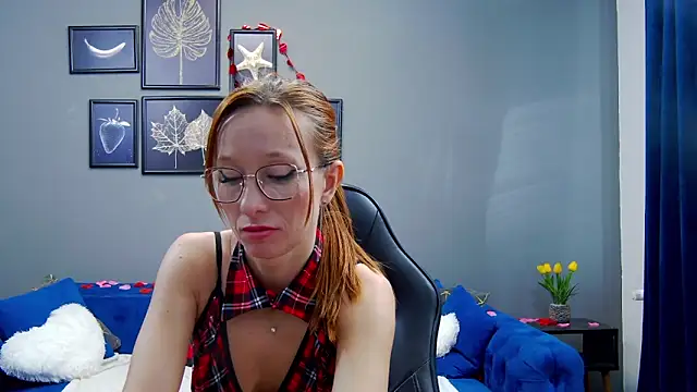Snapshot of AnneHove chatting on 14, 2, 2025 AnneHove online show from 14, 2, 2025