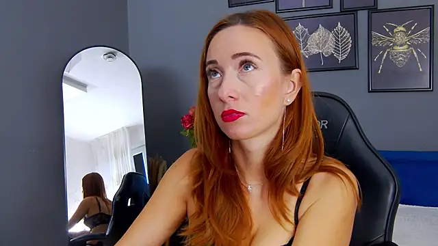 Snapshot of AnneHove chatting on 9, 9, 2025 AnneHove online show from 9, 9, 2025