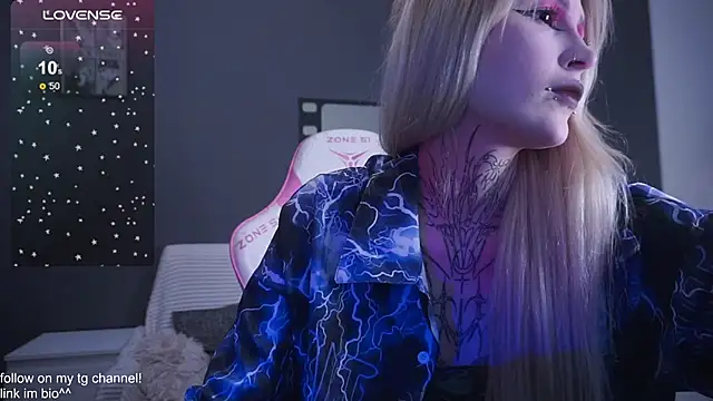 Snapshot of fraulein_mooon chatting on 16, 11, 2025 fraulein mooon online show from 16, 11, 2025