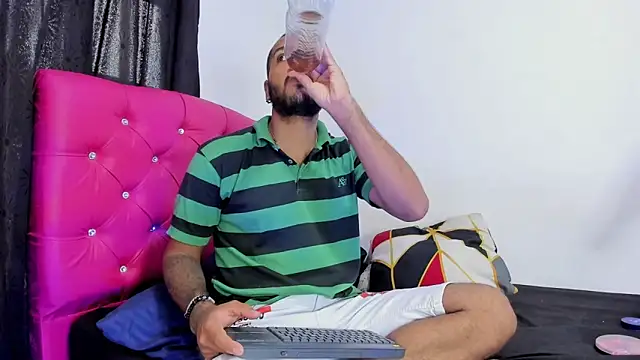 Snapshot of katia__dann chatting on 3, 2, 2025 katia dann online show from 3, 2, 2025