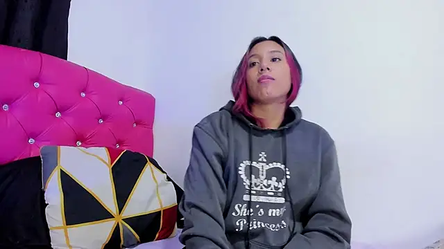 Snapshot of katia__dann chatting on 5, 2, 2025 katia dann online show from 5, 2, 2025